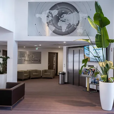 Golden Tulip Отель