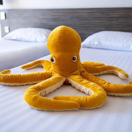 Hotel Golden Tulip And 4*