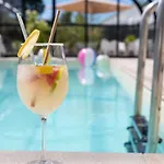 Hotel Golden Tulip And 4*