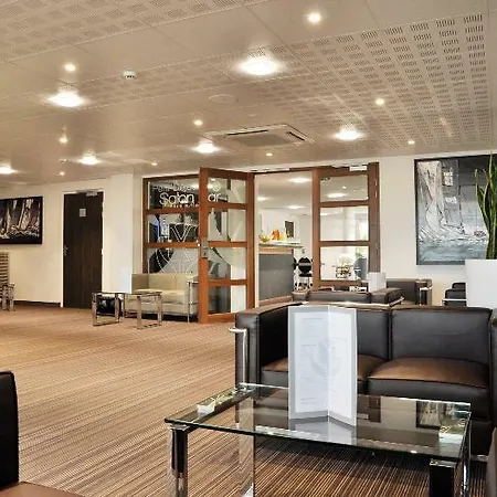 Hotel Golden Tulip And 4*