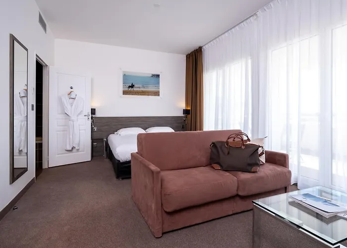 Hotel Golden Tulip And