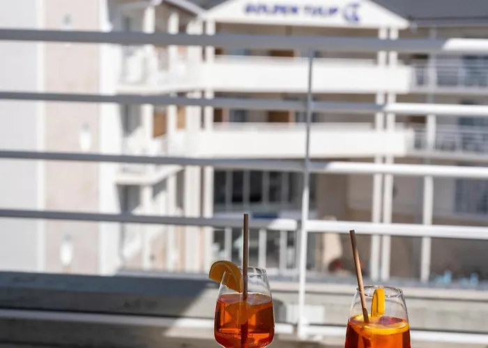 Hotel Golden Tulip And