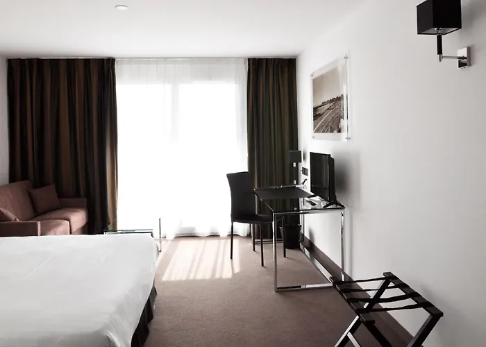 Hotel Golden Tulip And